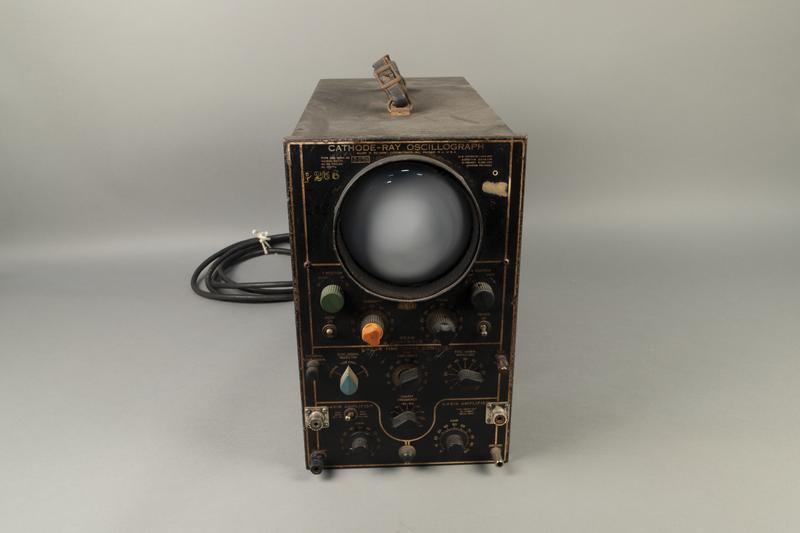 Type 208 cathode-ray oscillograph | MIT Museum